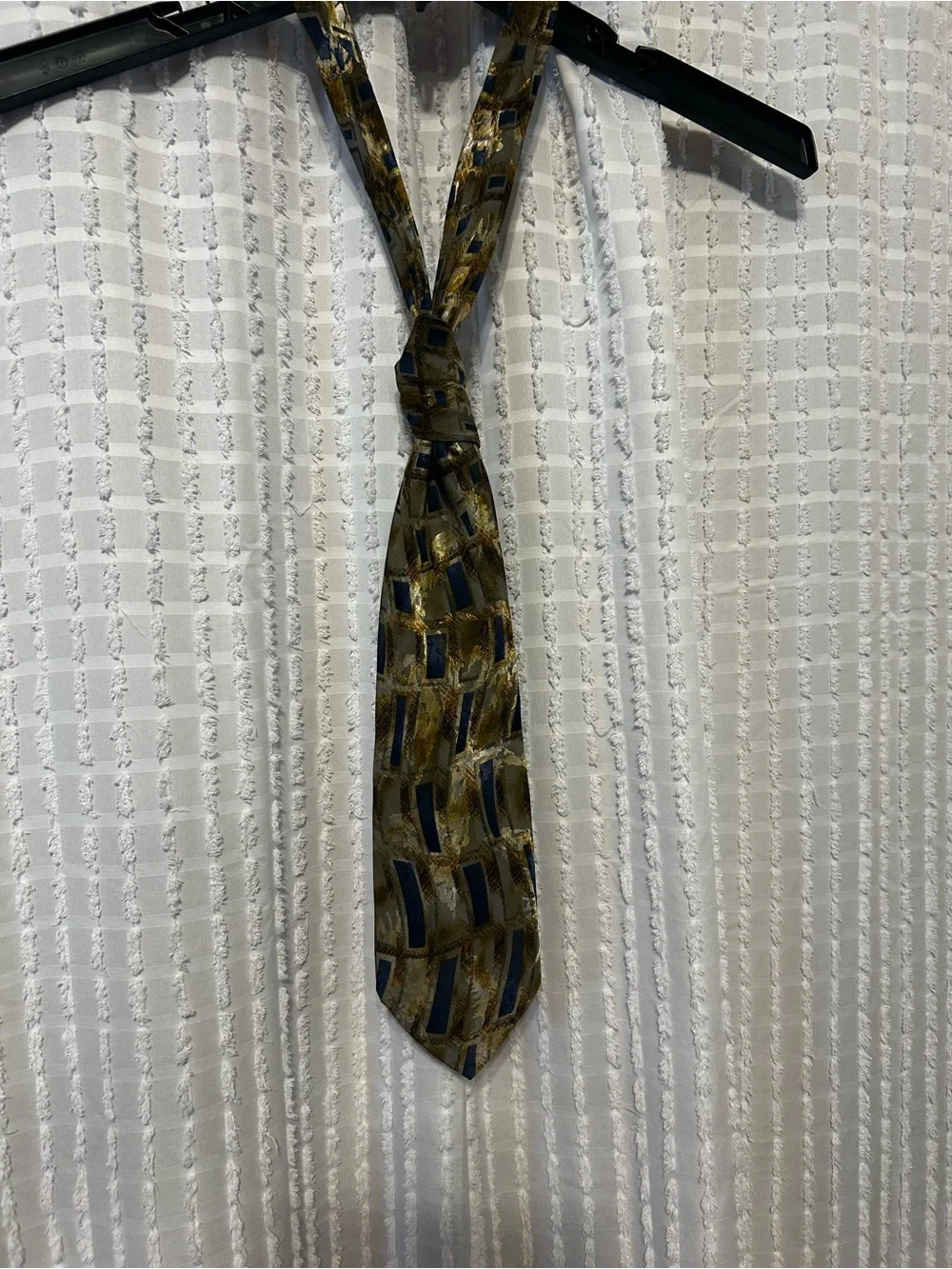 Bachrach 100% Silk Geometric Pattern Men's Tie in Blue and Gold